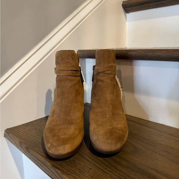 UGG Boots - Picture 5 of 8